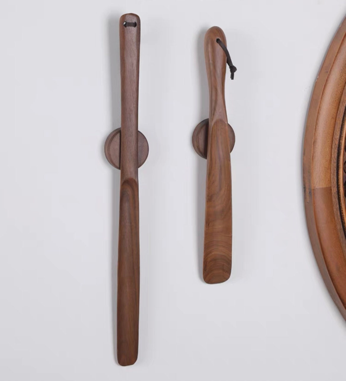 Walnut shoehorn, long handle wooden shoe horn with magnetic holder